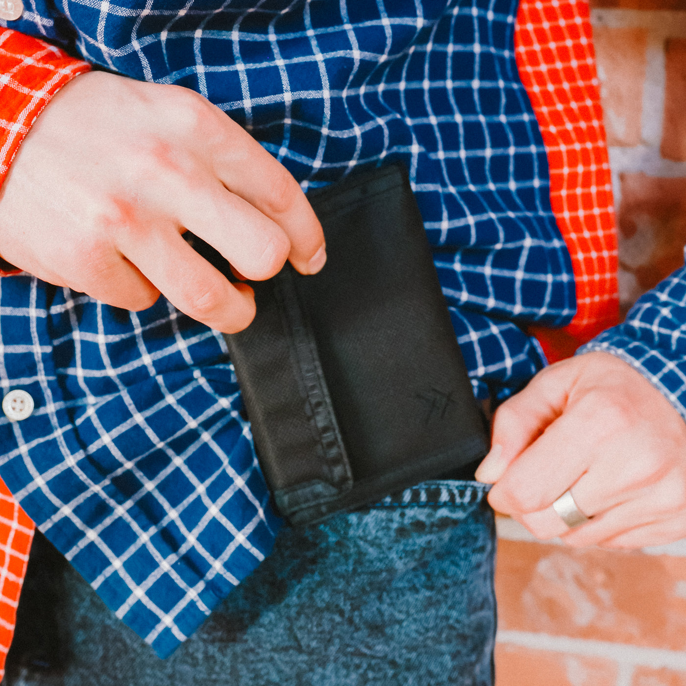 Black - Retro Bifold Wallet