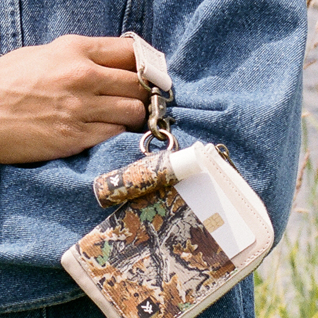 Realtree Advantage - Lip Balm Holder - Thread®