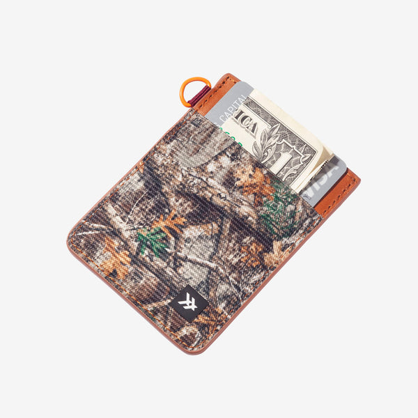 Vertical Leather Wallet - Realtree Edge - Thread®