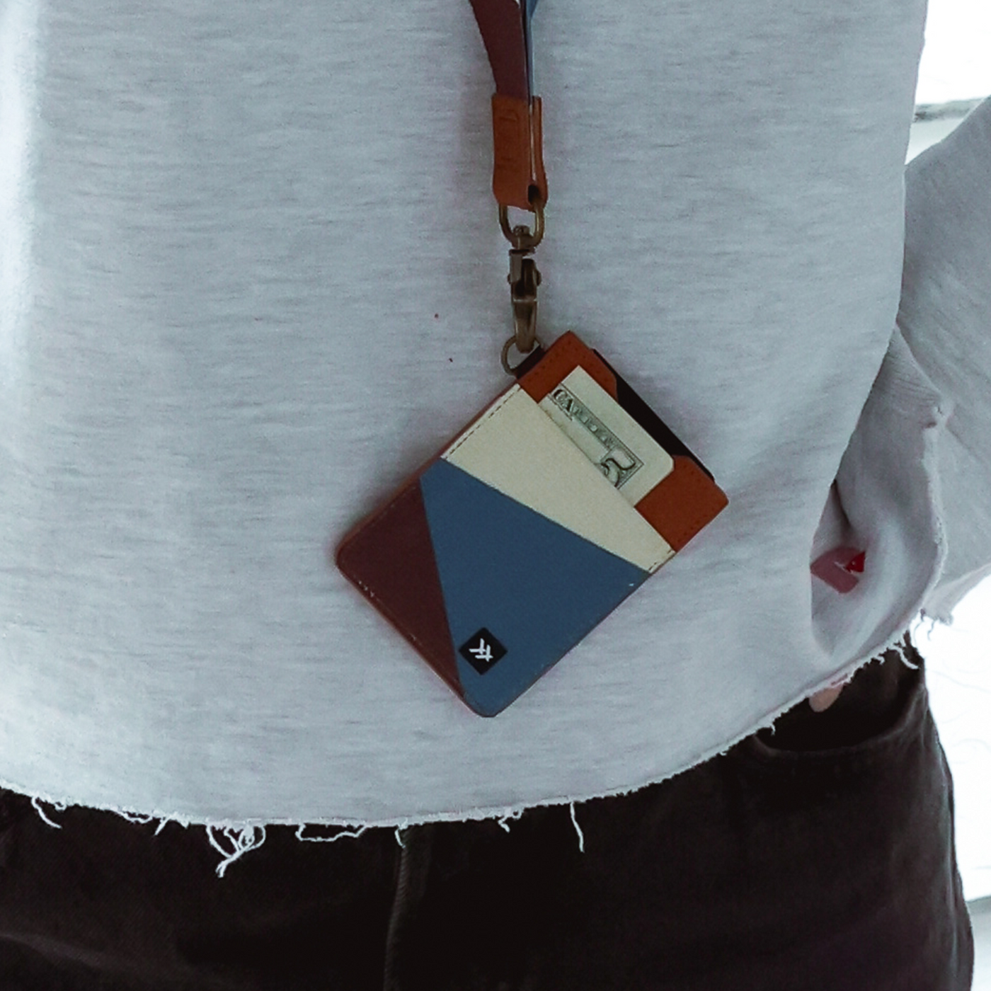 Vertical Wallet - Fine Line (Blue) - Thread®