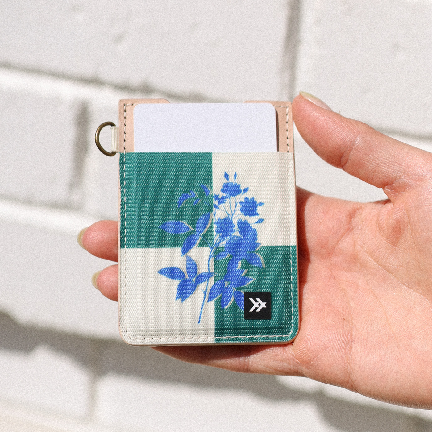 Vertical Wallet - Harvey - Thread®