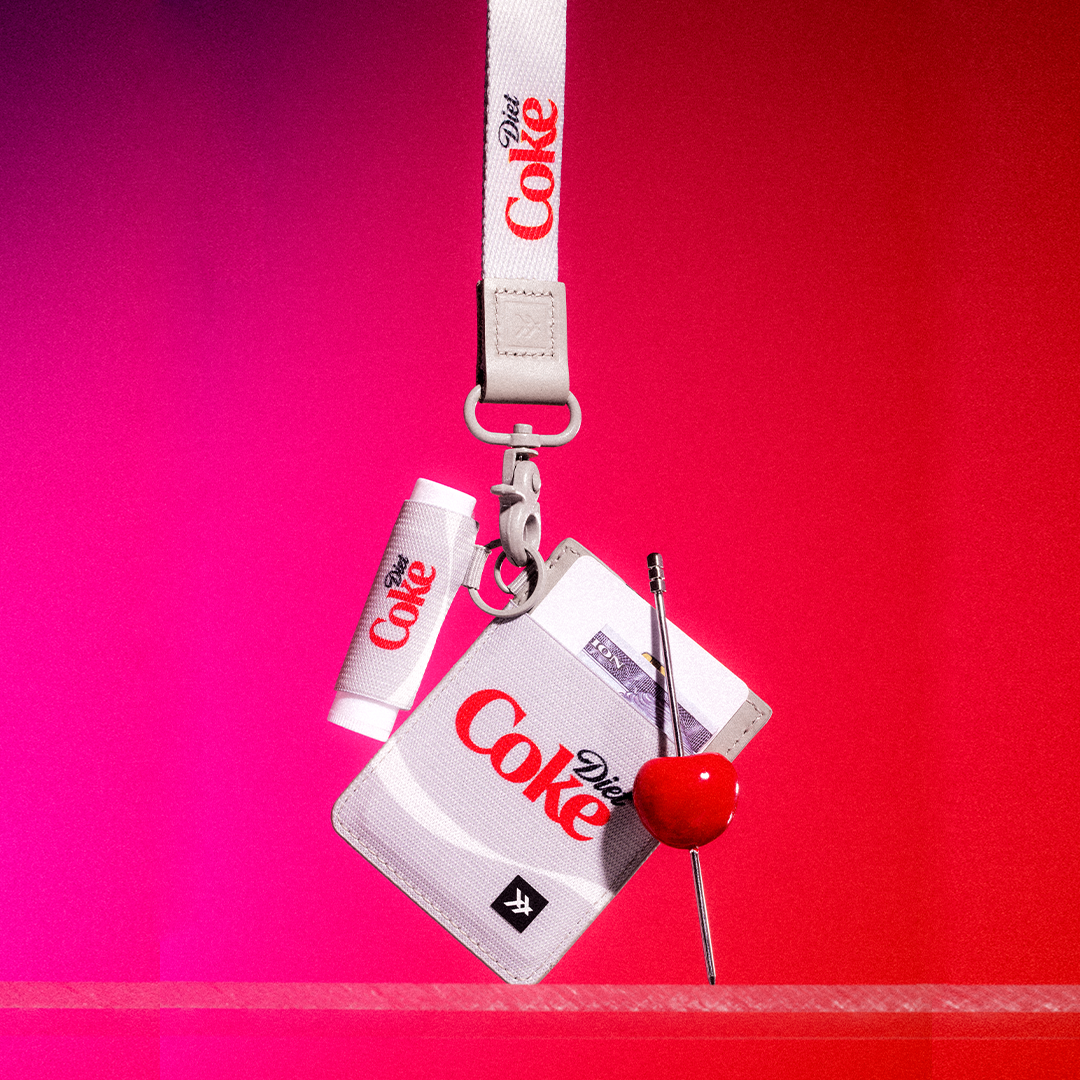 Vertical Leather Wallet - Diet Coke Logo - Thread®