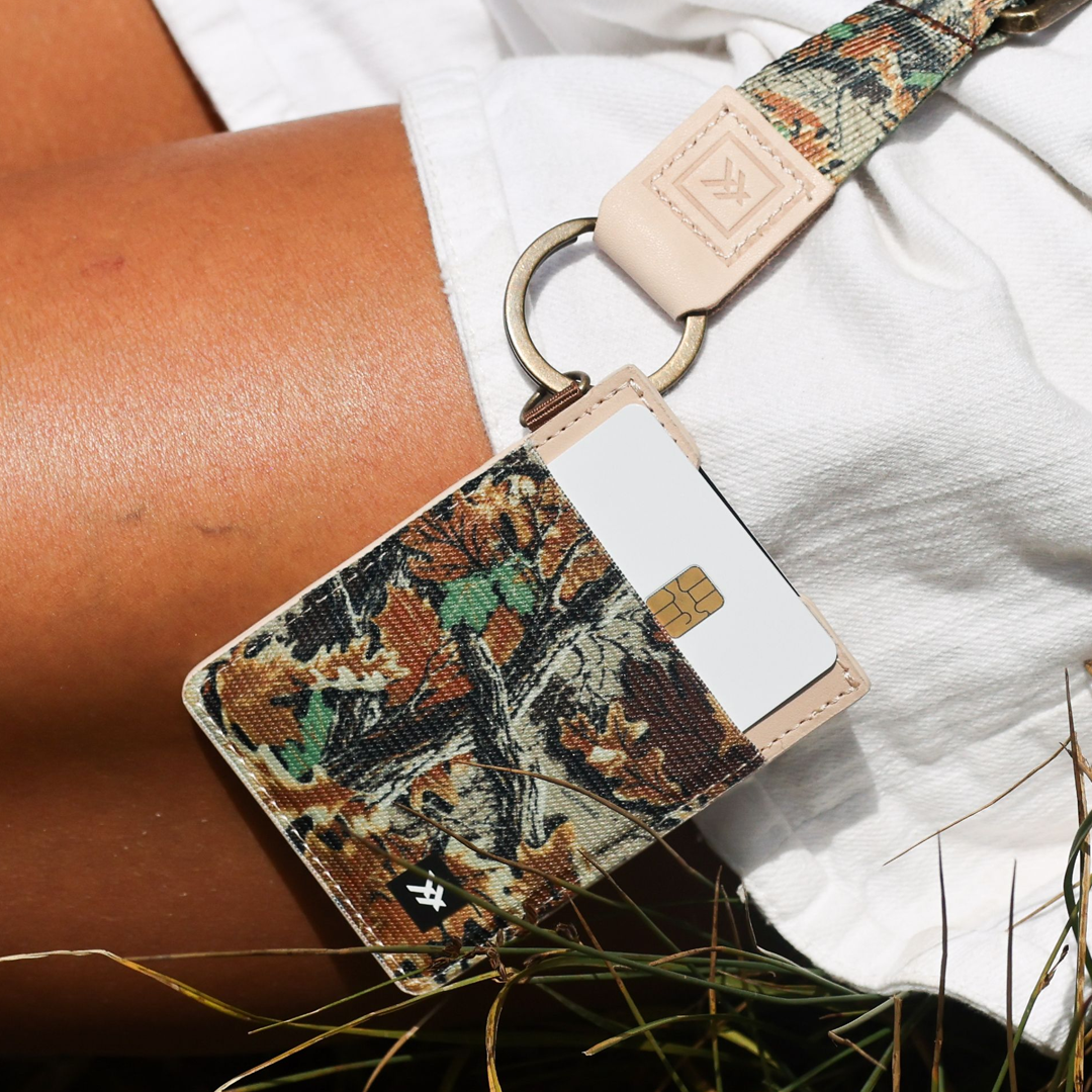 Realtree Advantage - Vertical Wallet - Thread®