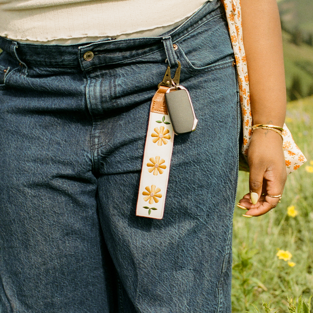 Explorer Key Tag - Daisy - Thread®