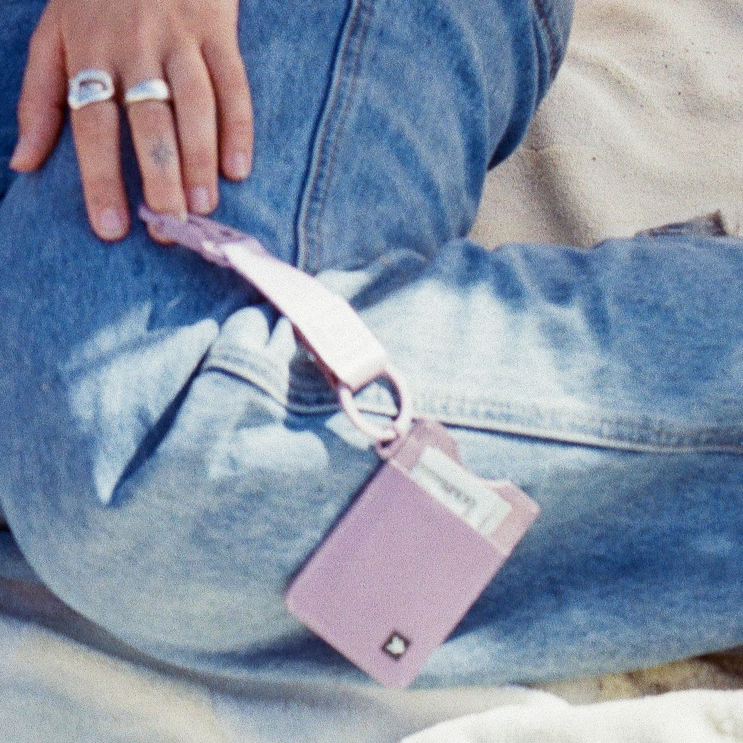 Vertical Wallet - Mauve - Thread®