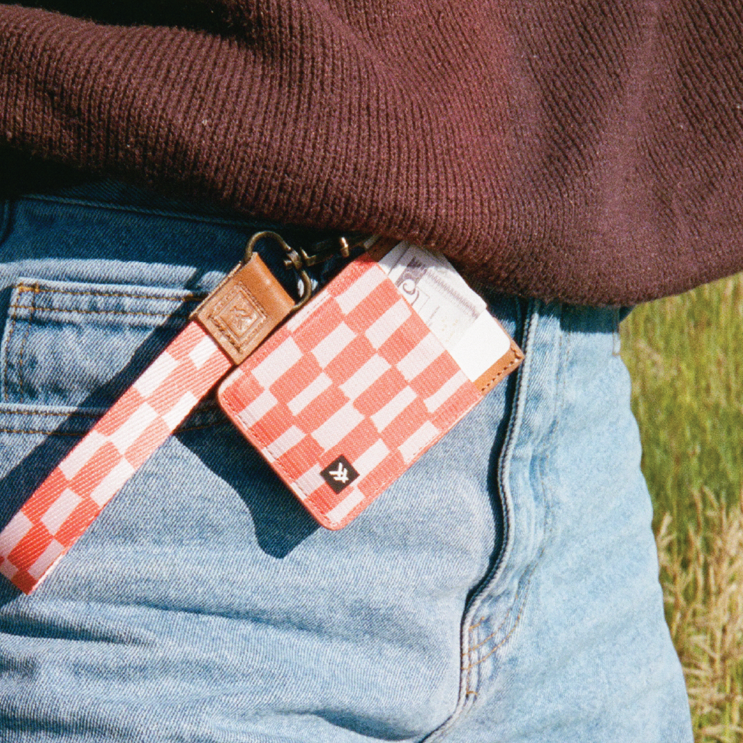 Vertical Leather Wallet - Scout Peach - Thread®