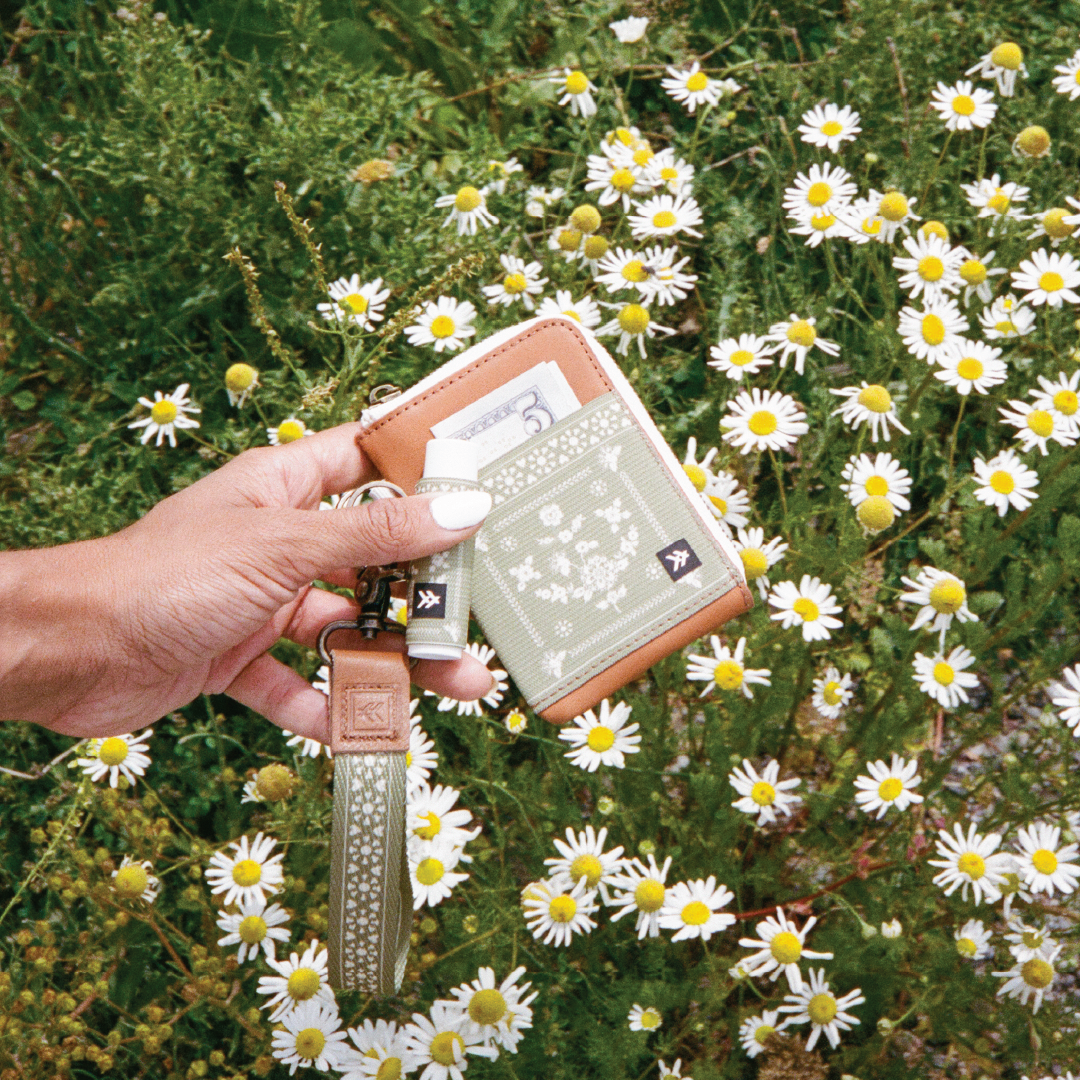 Leather Zip Wallet - Sawyer Olive - Thread®