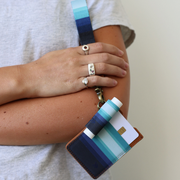 Vertical Leather Wallet - Swell - Thread®